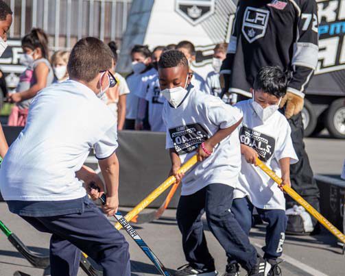 kids learn ball hockey with the LA Kings