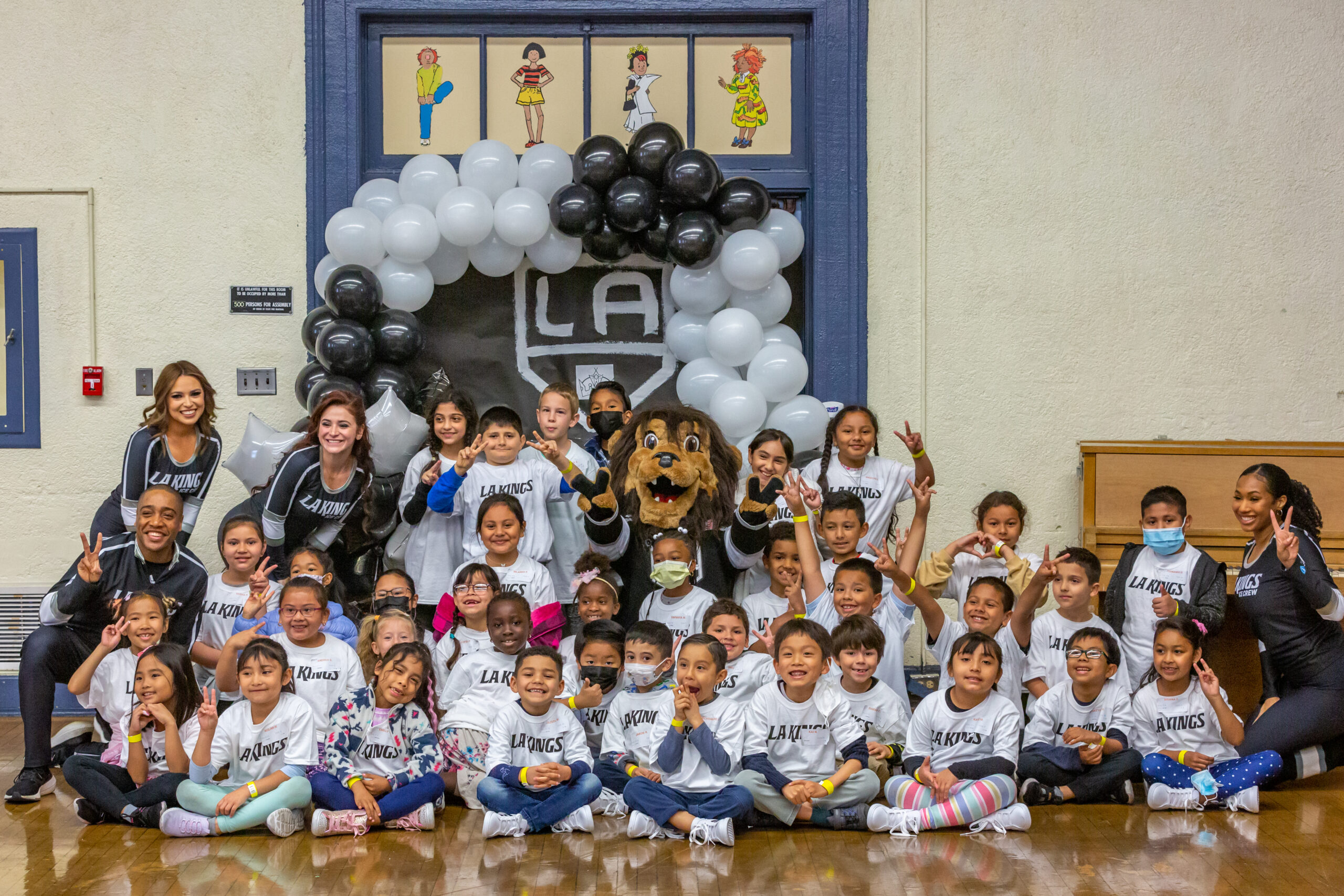 LA Kings Bring New Shoes and Hockey to 420 Kids in LA – Shoes That Fit