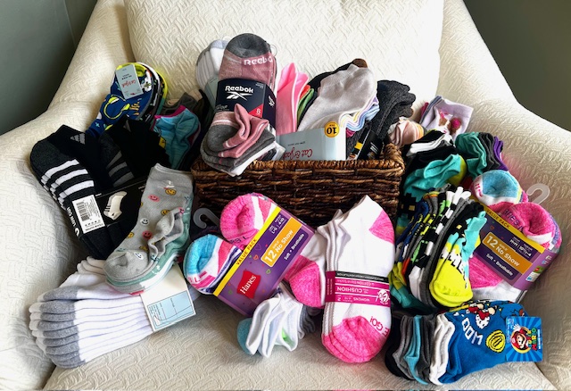 Twisted Little Run Club Collects 181 Socks for Kids in DE!